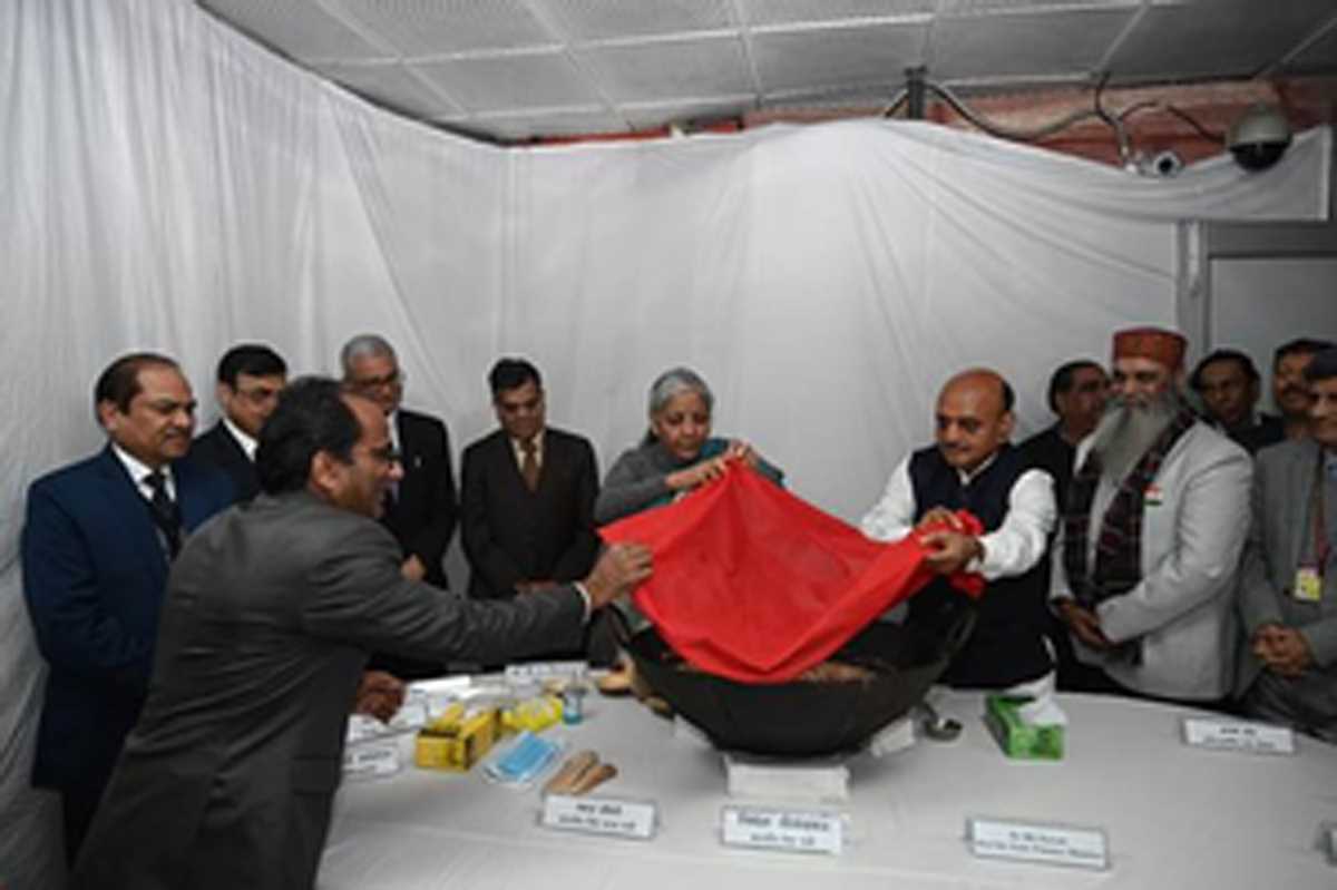 वित्तमंत्री ने नॉर्थ ब्लॉक में हलवा समारोह के साथ अंतरिम बजट 2024 प्रक्रिया की शुरुआत की वित्तमंत्री ने नॉर्थ ब्लॉक में हलवा समारोह के साथ अंतरिम बजट 2024 प्रक्रिया की शुरुआत की